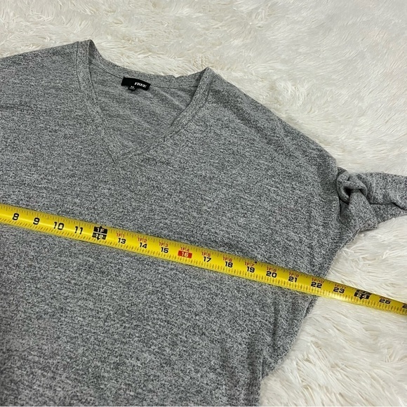 Aritzia Wilfred Free Devinette V-Neck Sweater Top - Picture 5 of 11